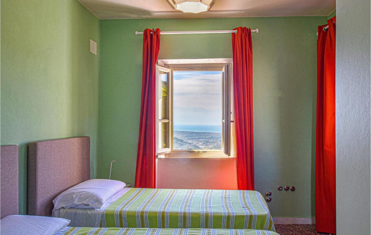 5 Bedroom Amazing Home In Fabbiano Fabbiano  Bagian luar foto