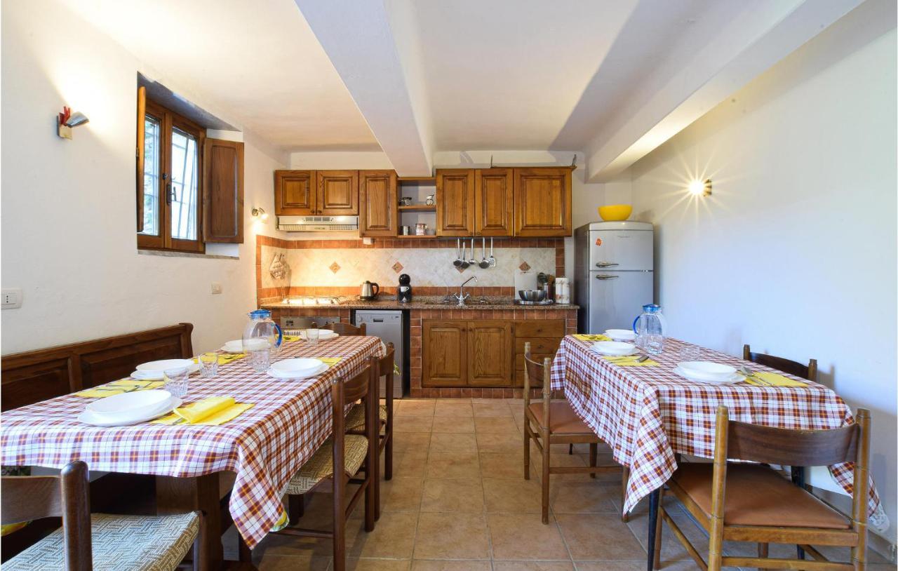 5 Bedroom Amazing Home In Fabbiano Fabbiano  Bagian luar foto