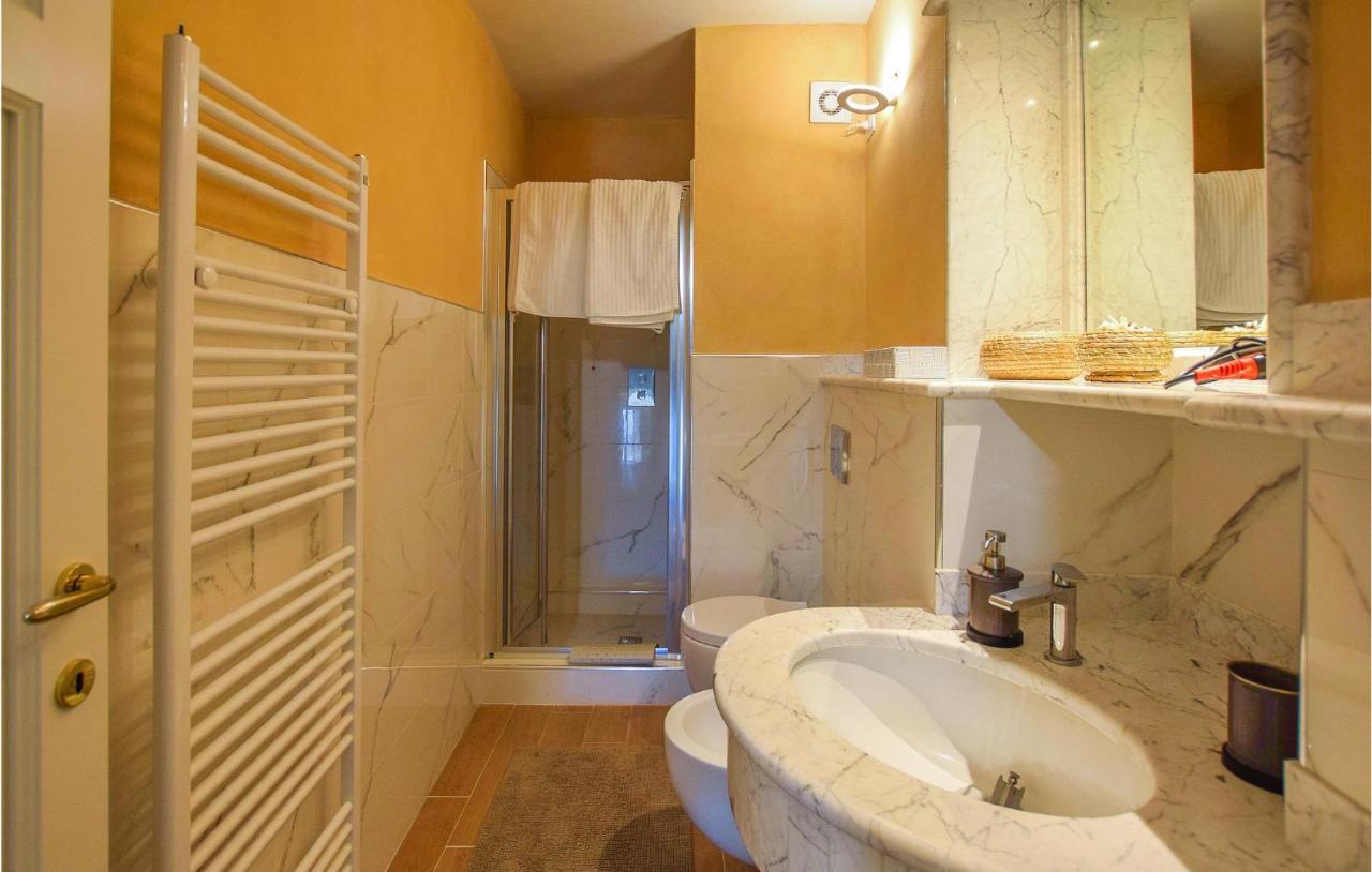 5 Bedroom Amazing Home In Fabbiano Fabbiano  Bagian luar foto