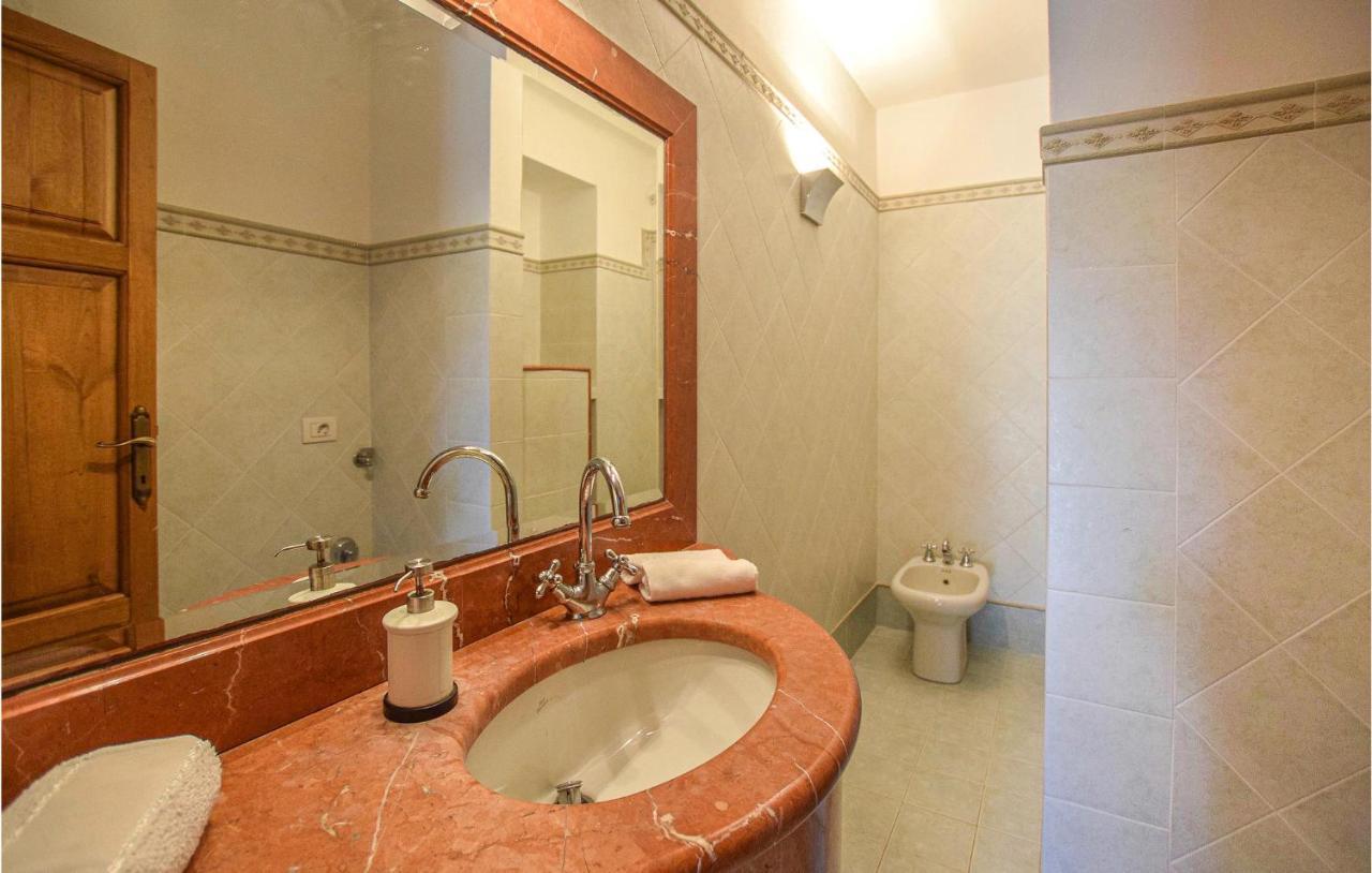 5 Bedroom Amazing Home In Fabbiano Fabbiano  Bagian luar foto