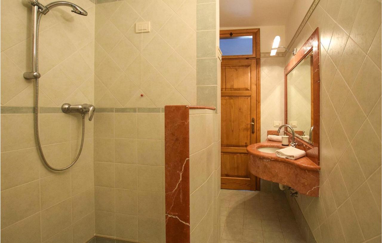 5 Bedroom Amazing Home In Fabbiano Fabbiano  Bagian luar foto